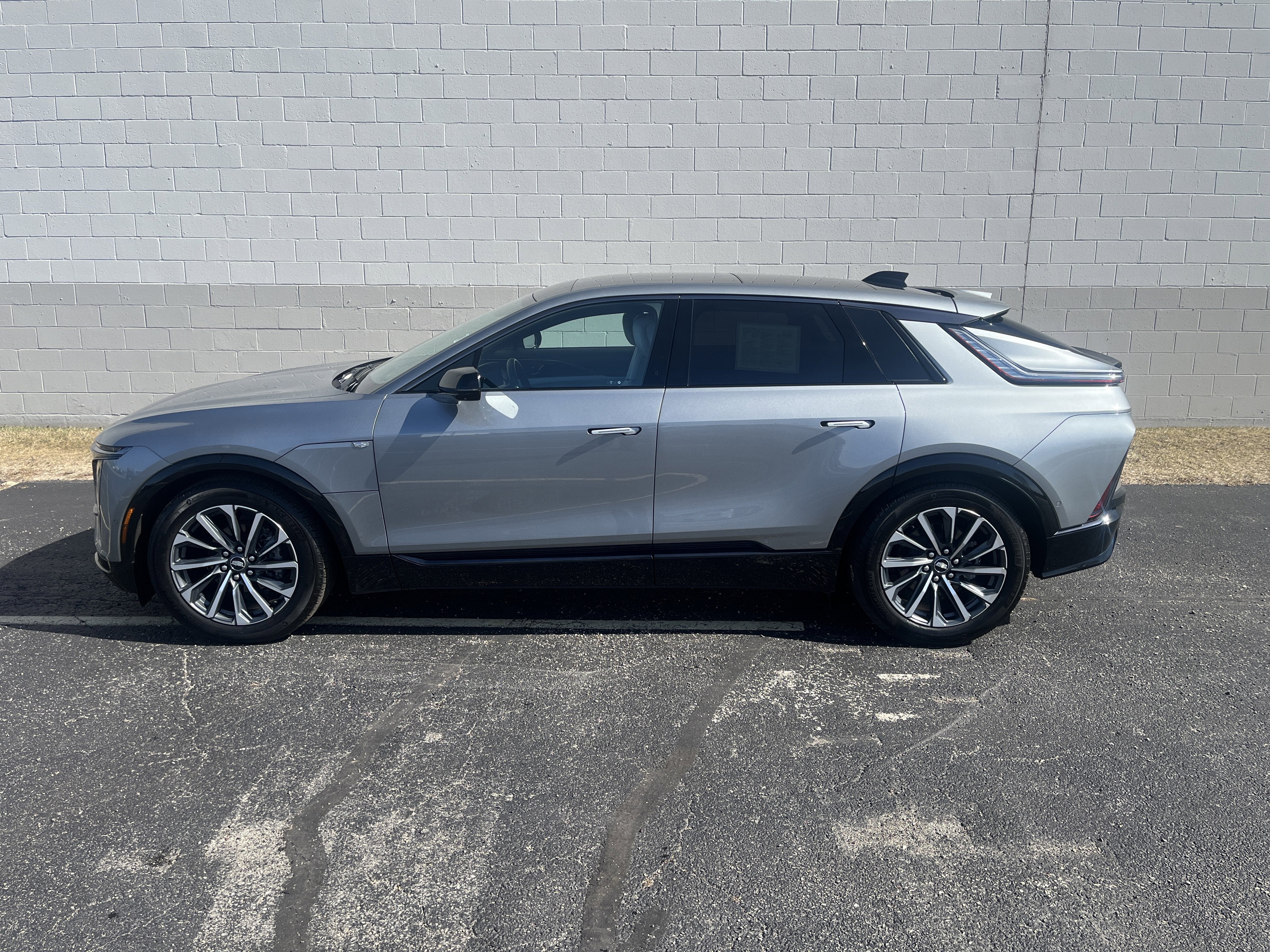 2024 Cadillac LYRIQ Sport 2