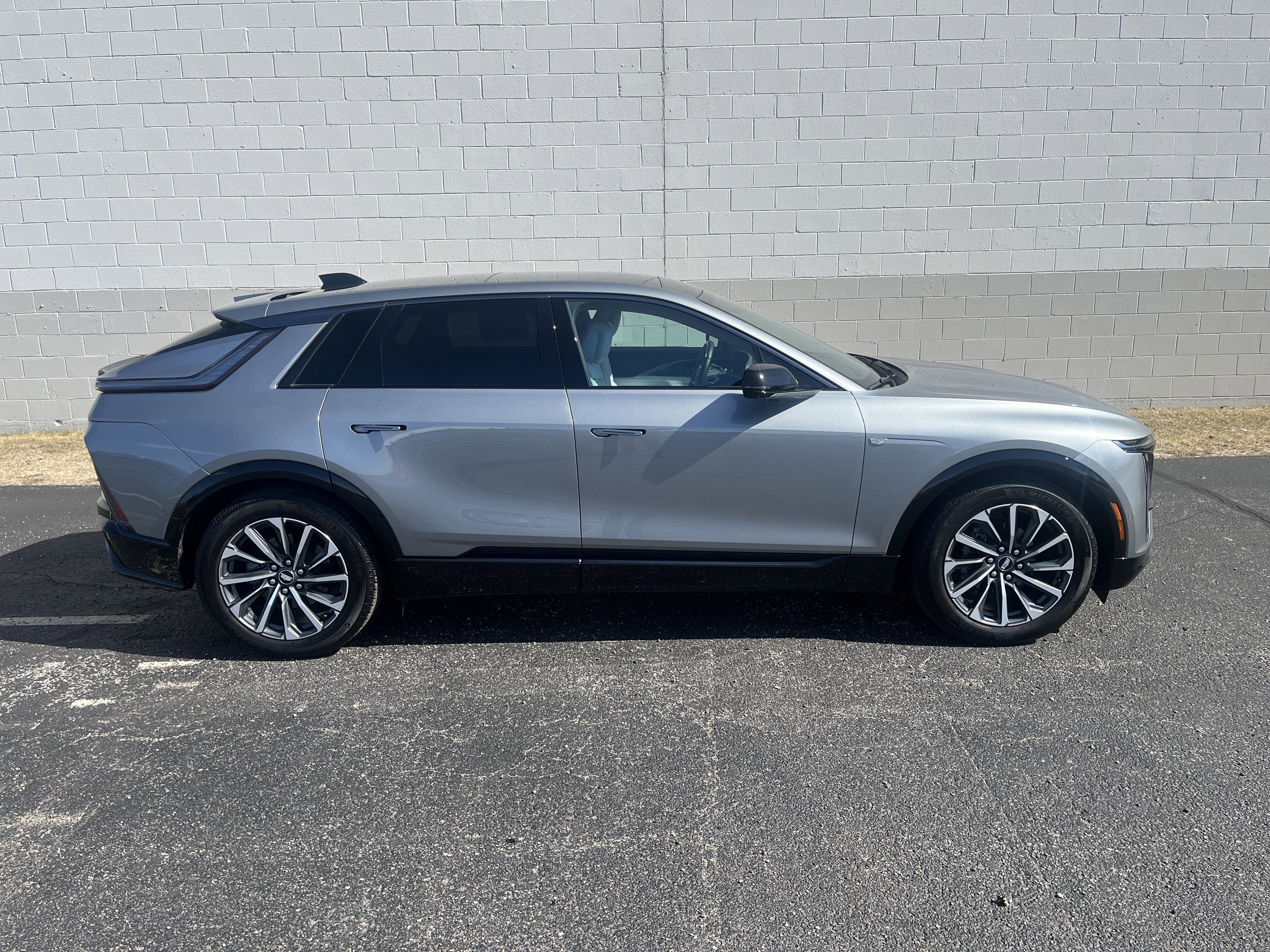 2024 Cadillac LYRIQ Sport 2