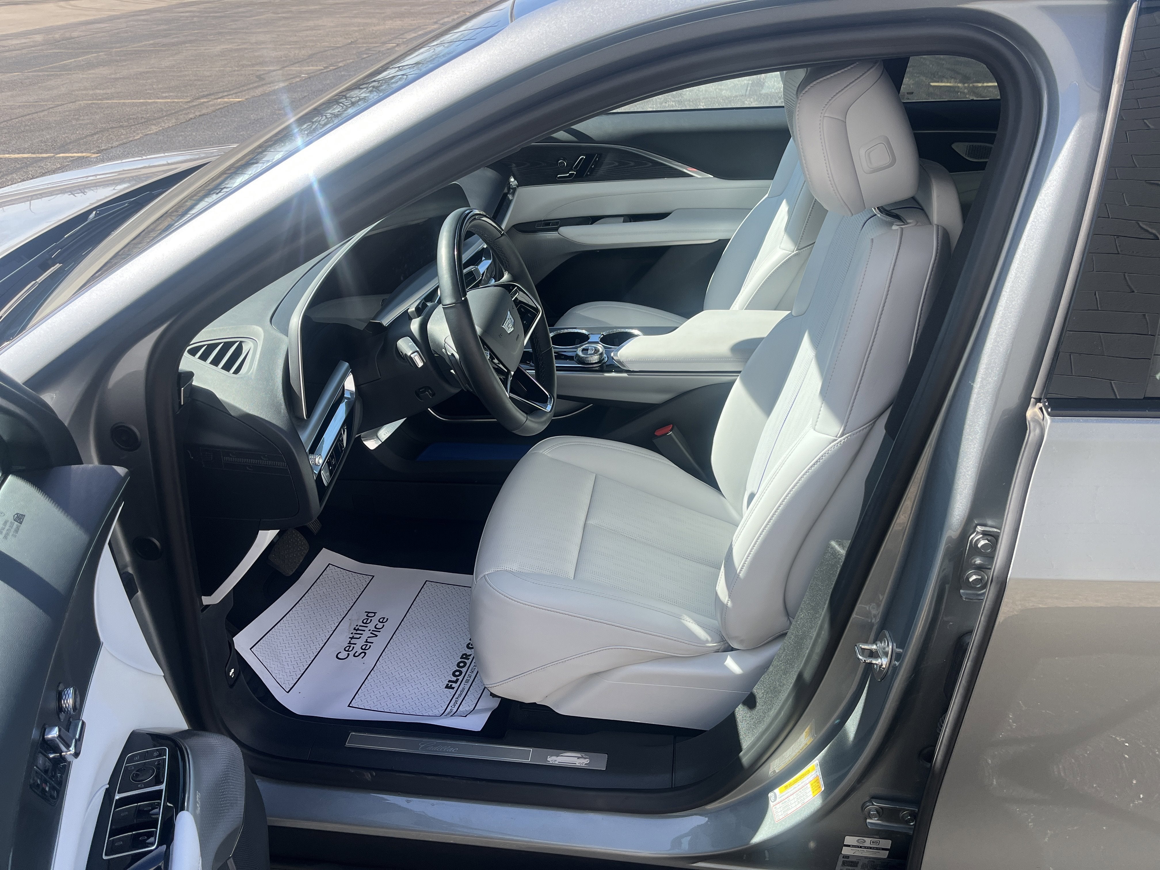 2024 Cadillac LYRIQ Sport 2