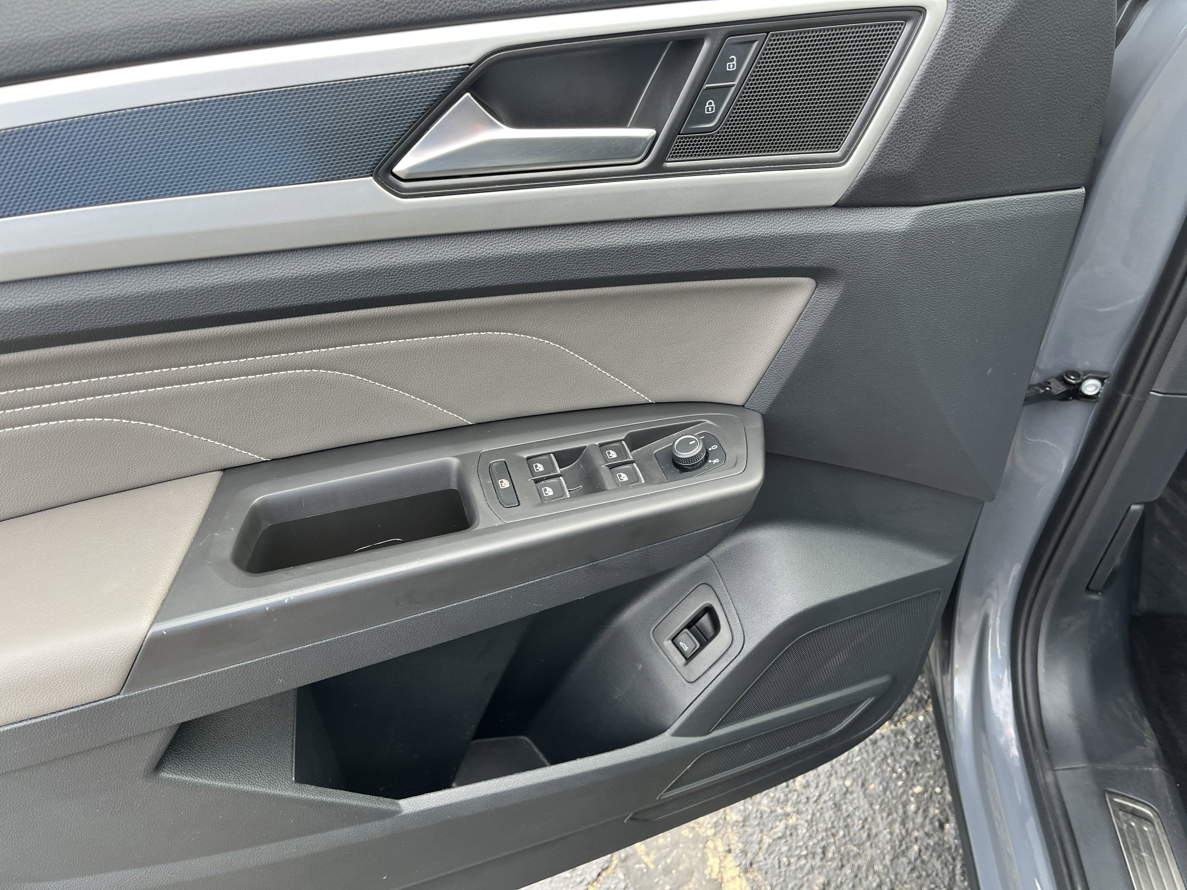2022 Volkswagen Atlas Cross Sport 3.6L V6 SEL R-Line