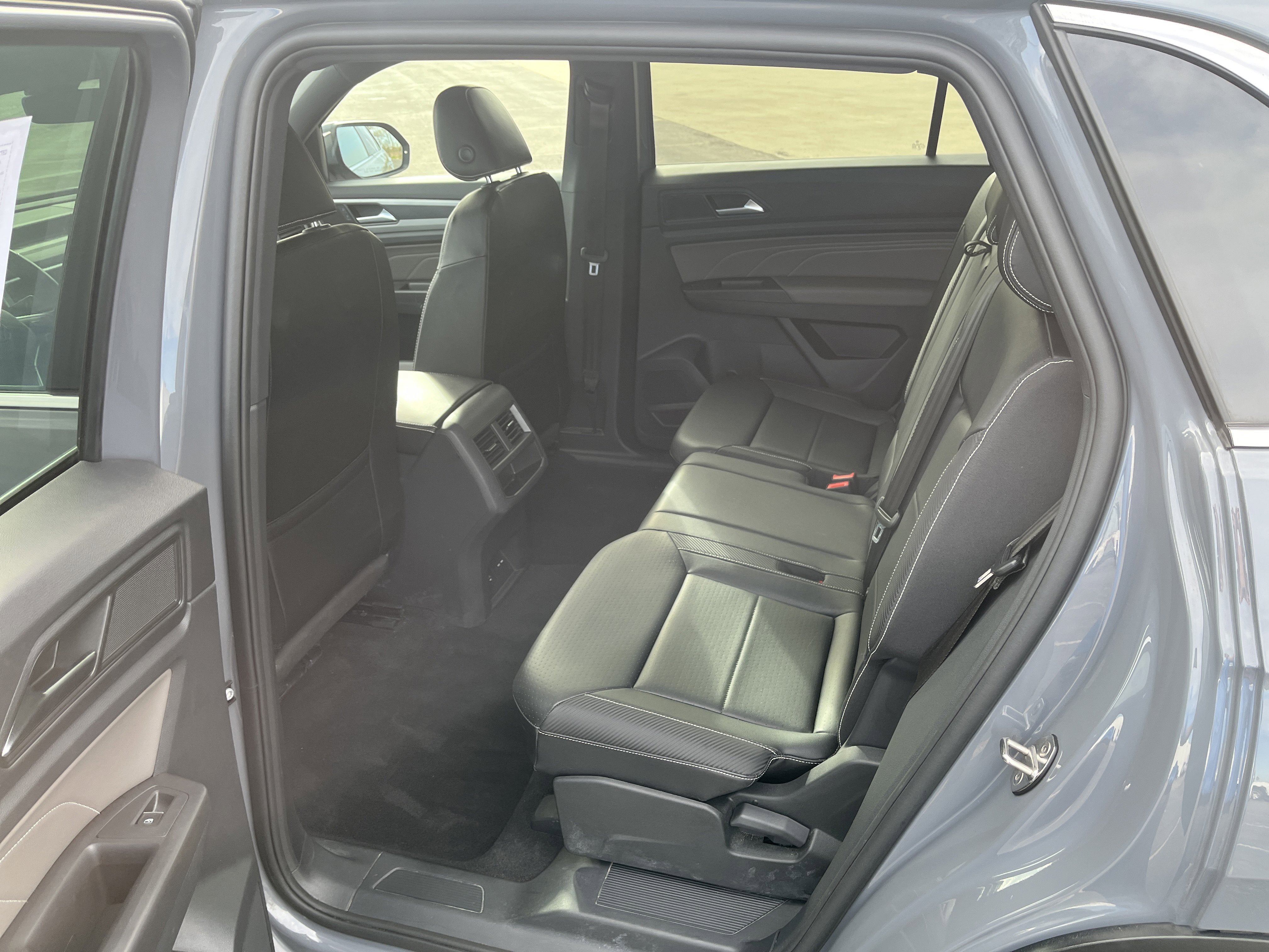 2022 Volkswagen Atlas Cross Sport 3.6L V6 SEL R-Line