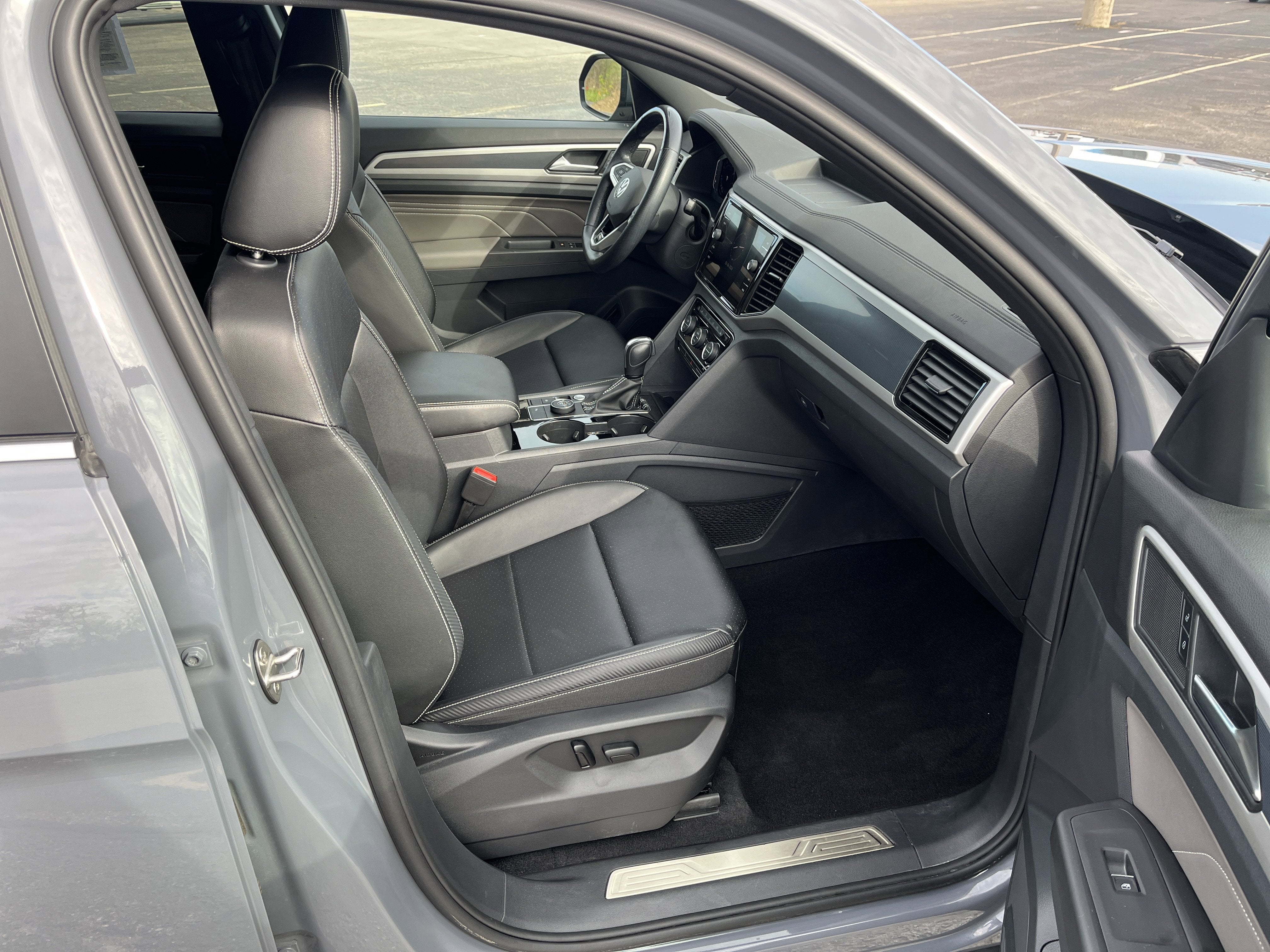 2022 Volkswagen Atlas Cross Sport 3.6L V6 SEL R-Line
