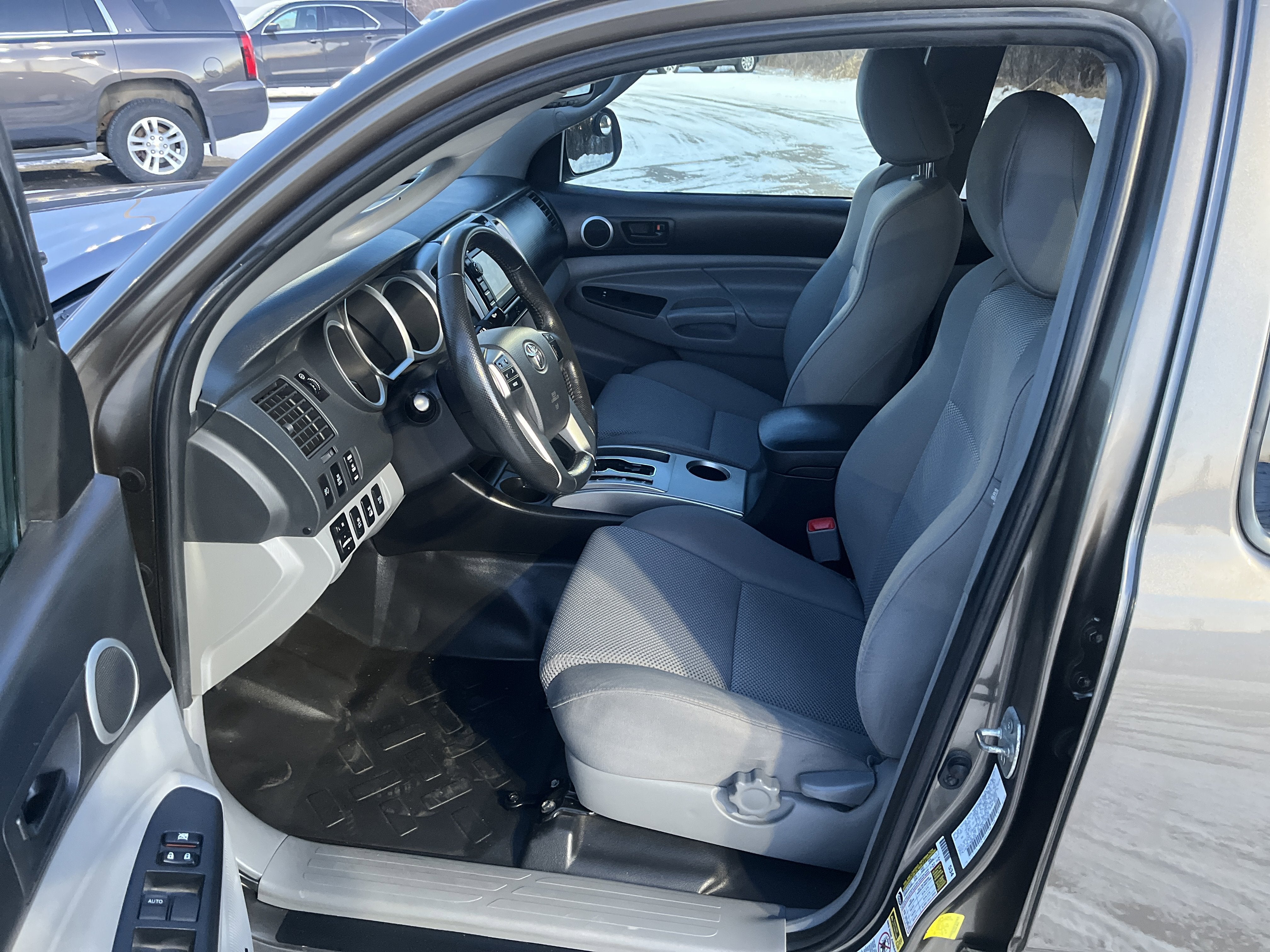 2012 Toyota Tacoma 4WD Double Cab Short Bed V6 Manual (Natl)