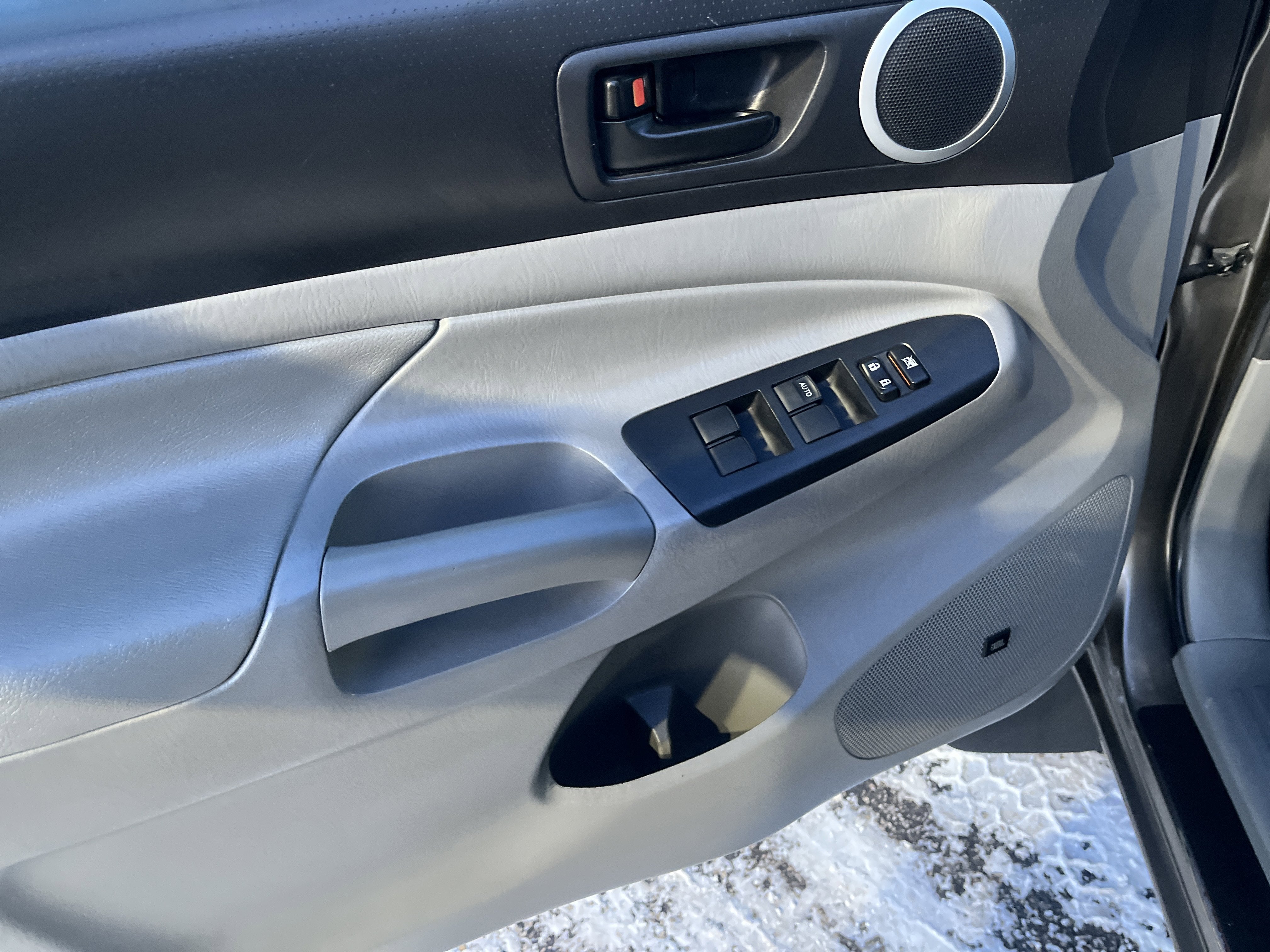 2012 Toyota Tacoma 4WD Double Cab Short Bed V6 Manual (Natl)