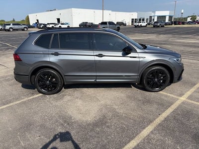 2022 Volkswagen Tiguan SE R-Line Black